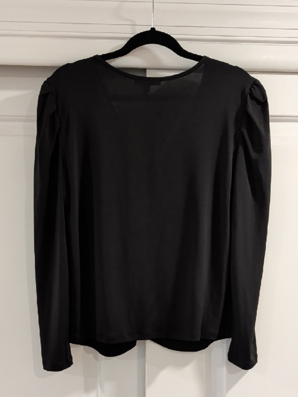 Black Long-Sleeve V-Neck Ruched Button Front Top - Picture 3 of 4